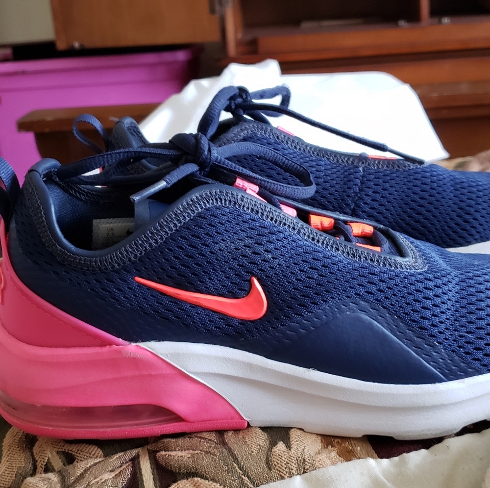 FINAL SALE Women's Nike Air Max Motion2, size 7.5 (UK 5, EU 38.5) Midnight-Navy